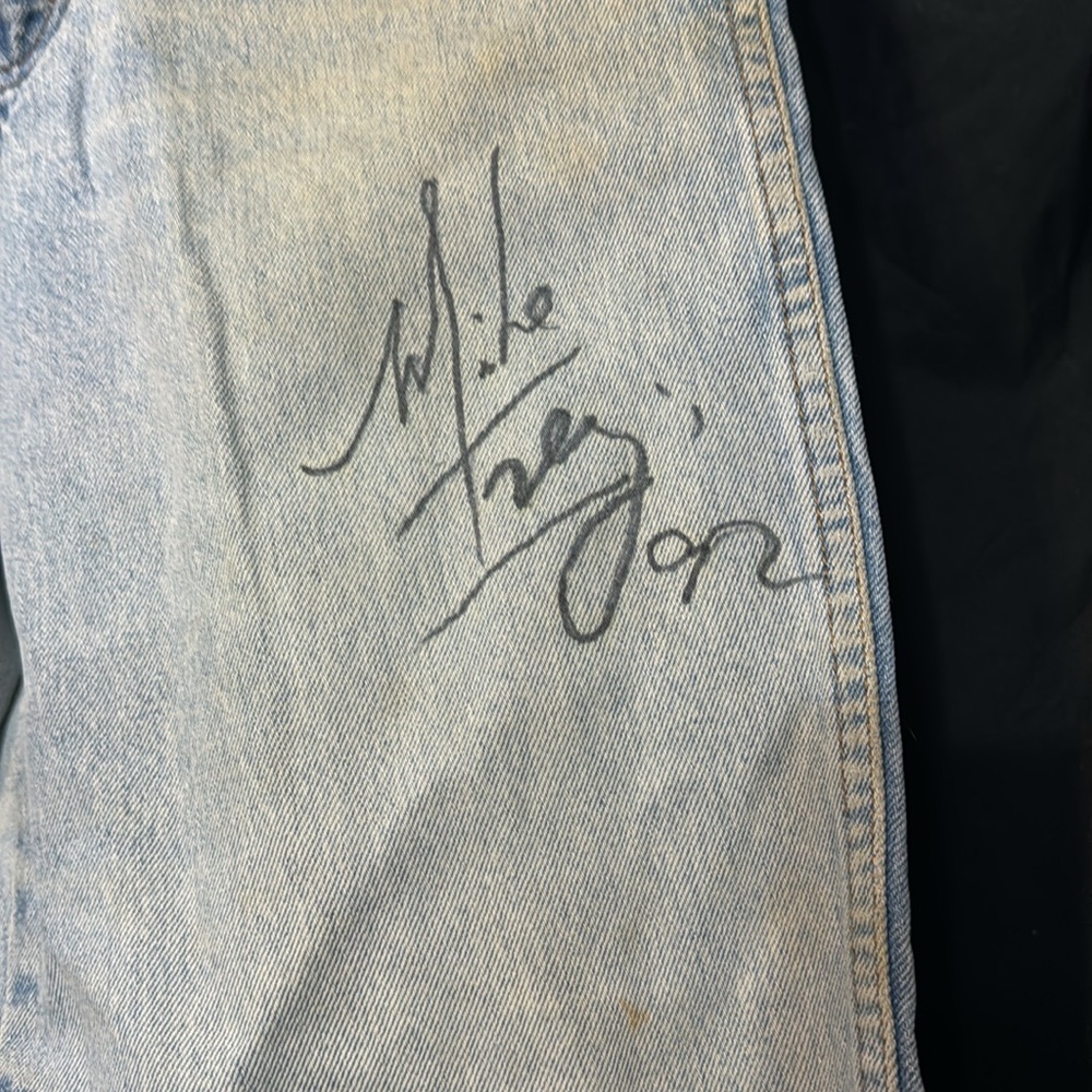 OZZY OSBOURNE, ZAKK WYLDE, MIKE INEZ, RANDY CASTILLO Autographed jeans 1992 - Picture 5 of 7